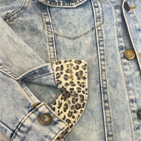 Light Wash Leopard Denim Jacket (runs small) - Picture 5 of 5